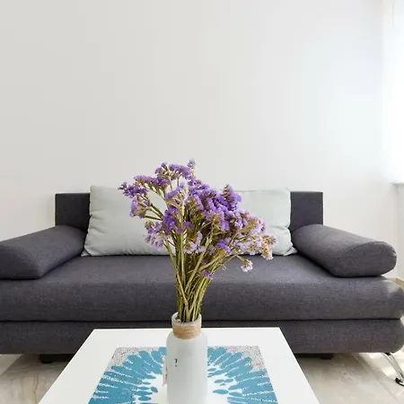 Ivy Apartment *