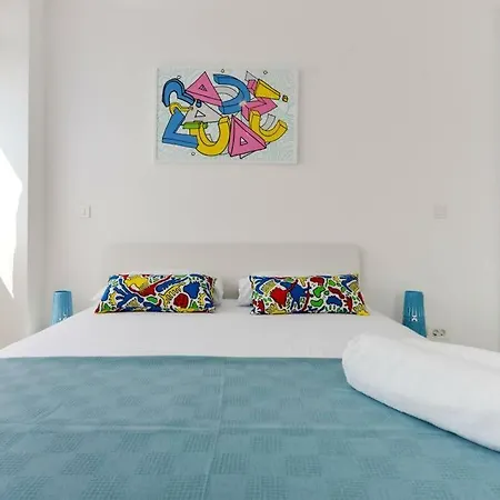 Ivy Apartment *